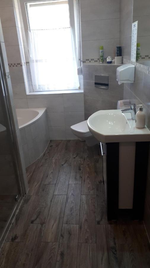 Taniespanie Rokietnica Rokietnica  エクステリア 写真