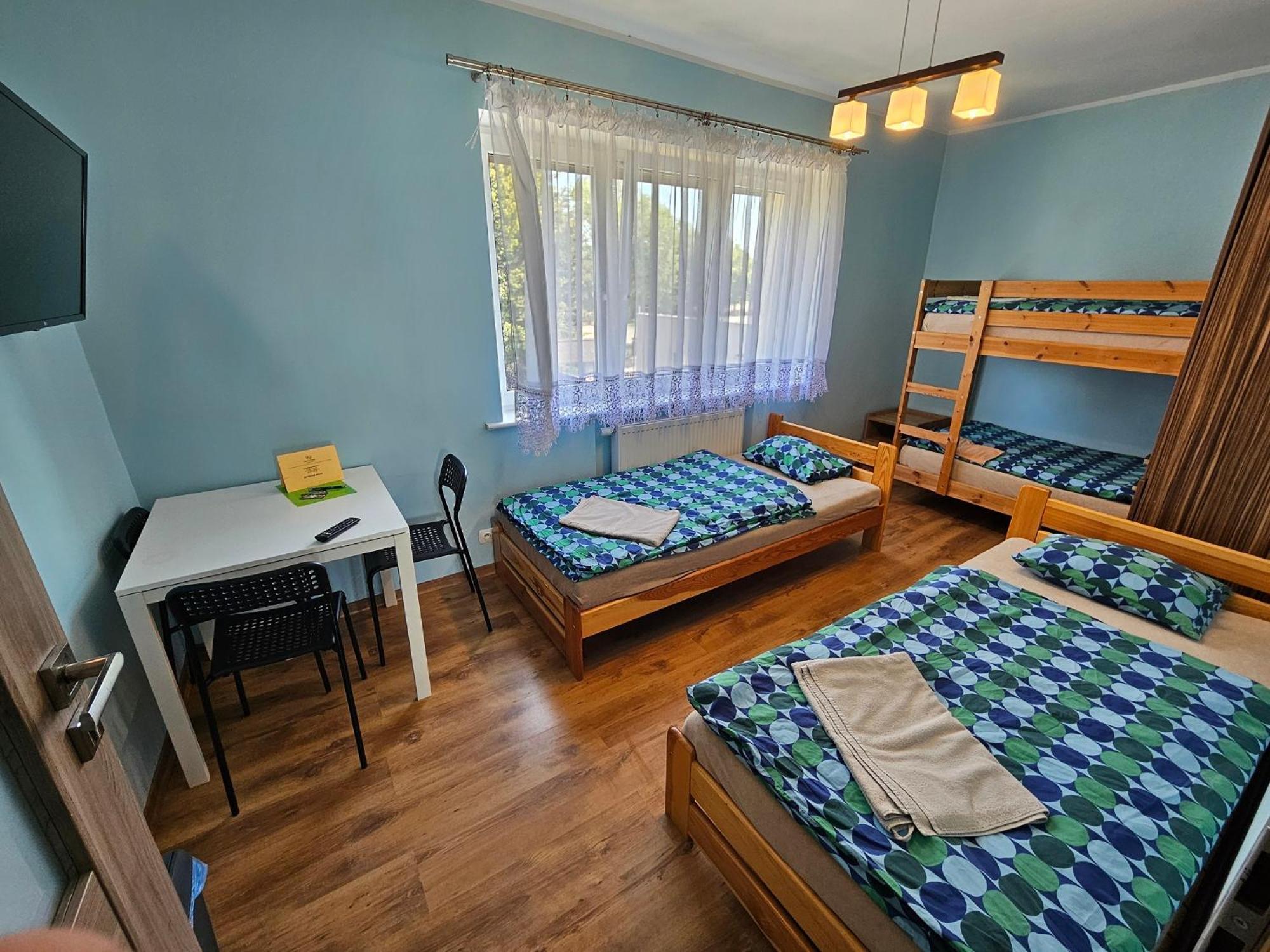 Taniespanie Rokietnica Rokietnica  エクステリア 写真
